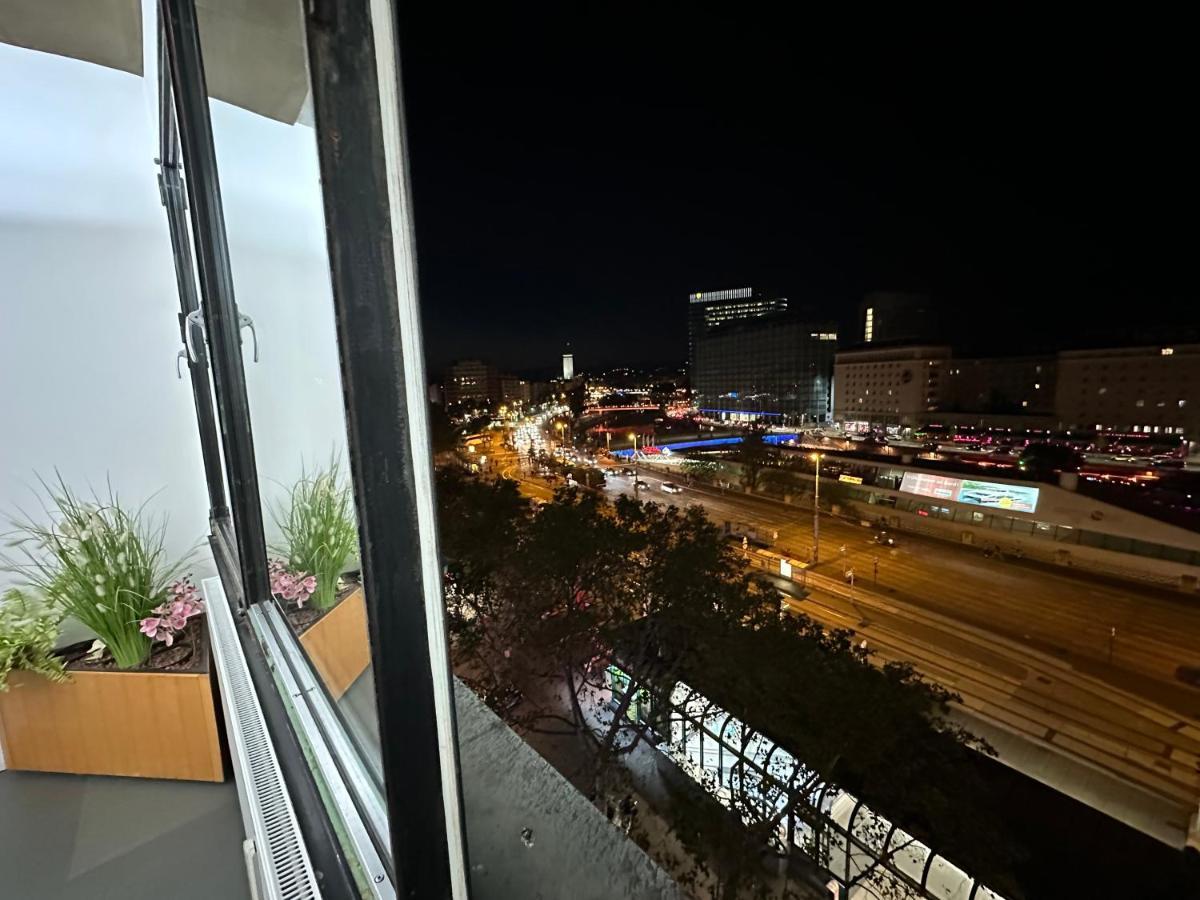 Apartment Am Schwedenplatz Wina Bagian luar foto