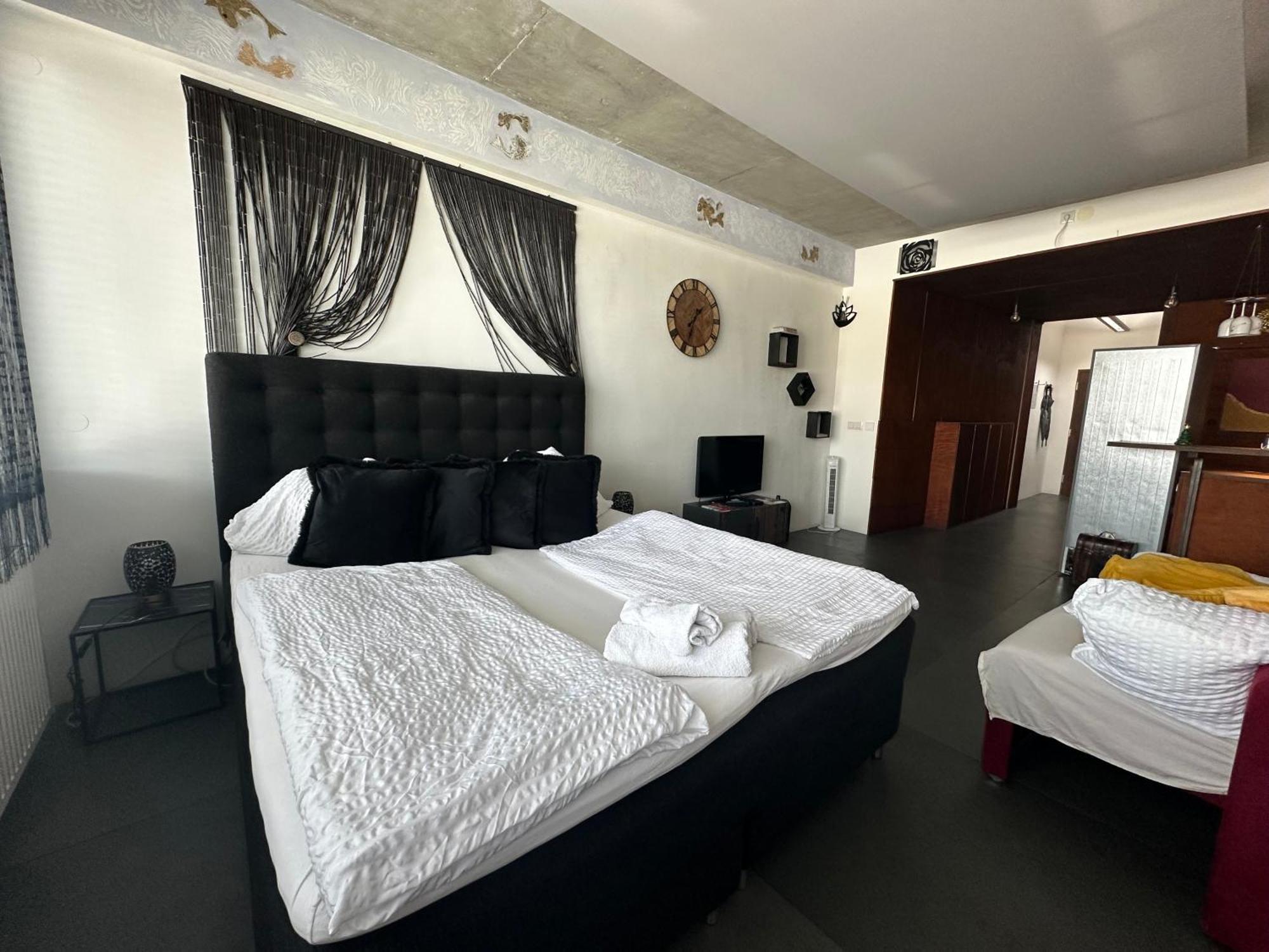 Apartment Am Schwedenplatz Wina Bagian luar foto