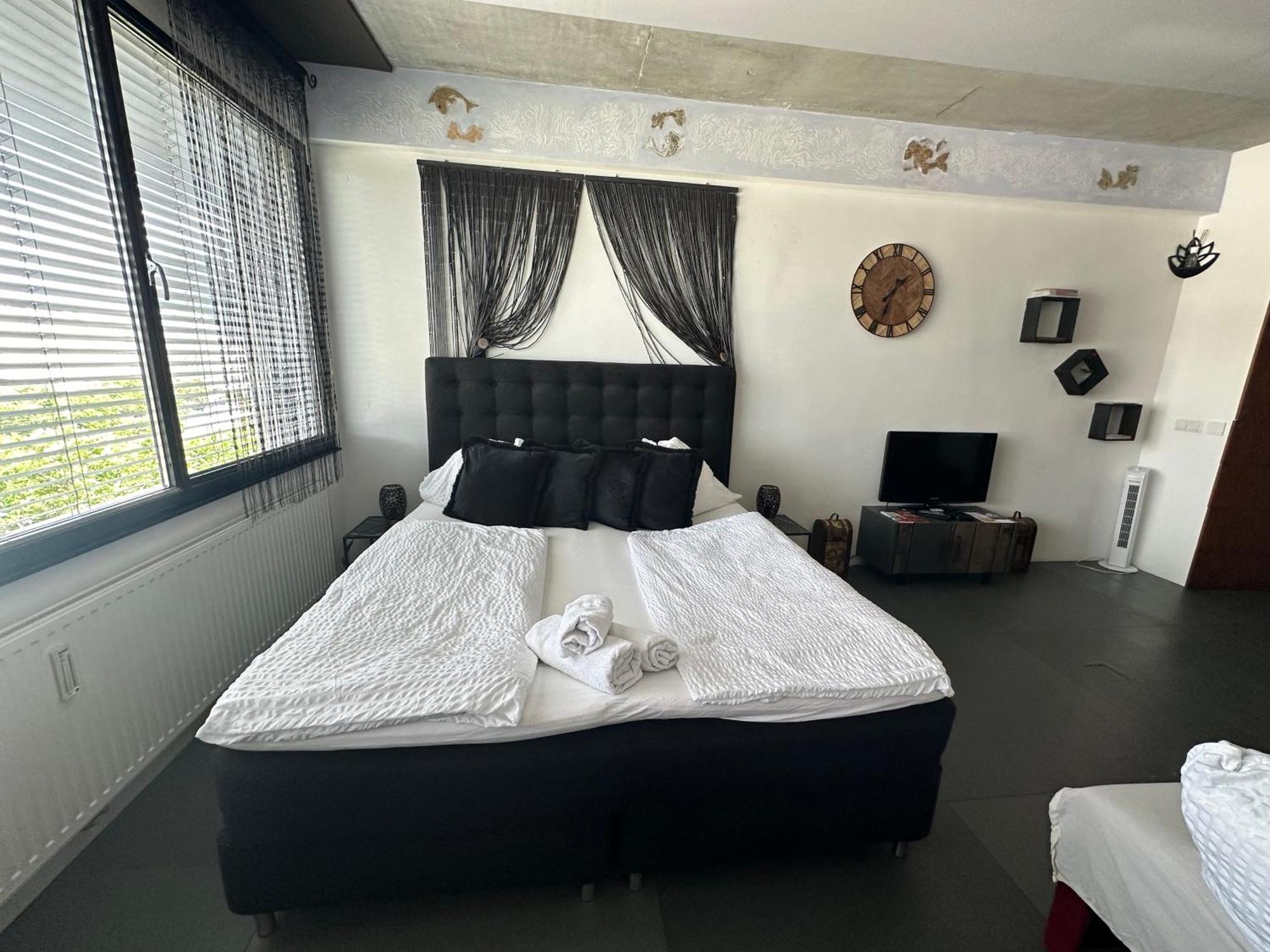 Apartment Am Schwedenplatz Wina Bagian luar foto